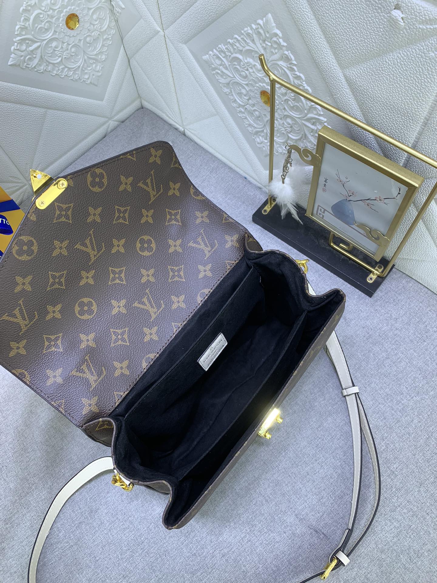Louis Vuitton POCHETTE METIS M40780 (3) 25.0 x 19.0 x 7.0 cm