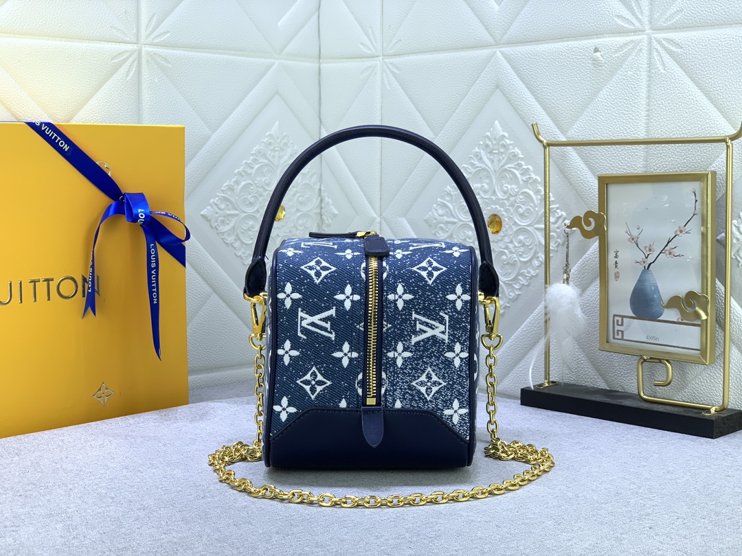 Louis Vuitton Square Bag M59611 16x16x16cm