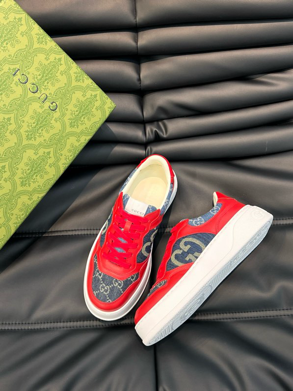 Gucci GG embossed sneakers Red