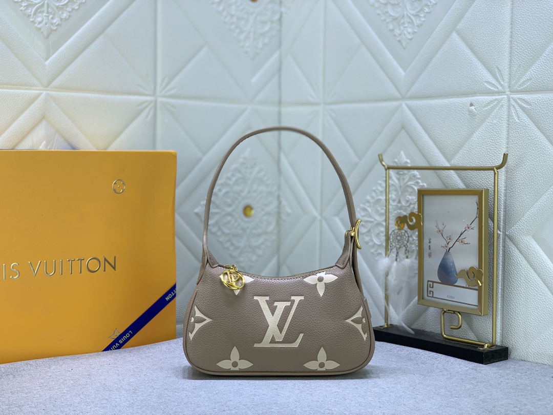 Louis Vuitton Mini Moon M82391 (5) 20.5 x 11.0 x 5.0cm