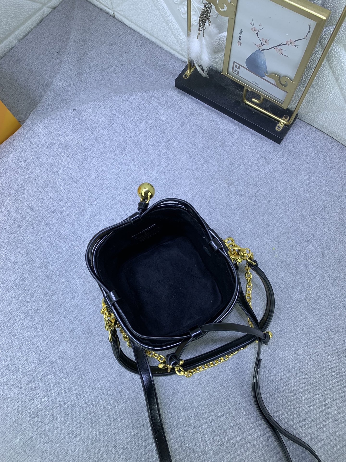 Louis Vuitton Online Only M83227 (2) 11.5 x 11.5 x 11.5 cm