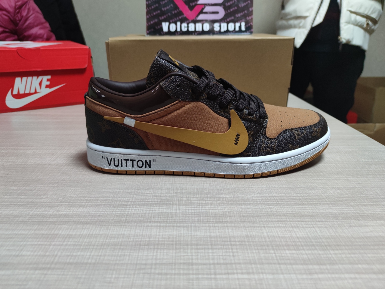 Louis Vuitton x OFF WHITE – Air Jordan 1 AQ0818-158