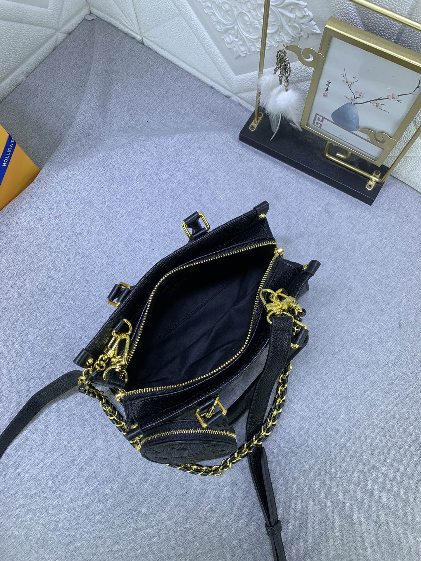 Louis Vuitton OnTheGo East West M23640 (3) 25 x 13 x 10cm