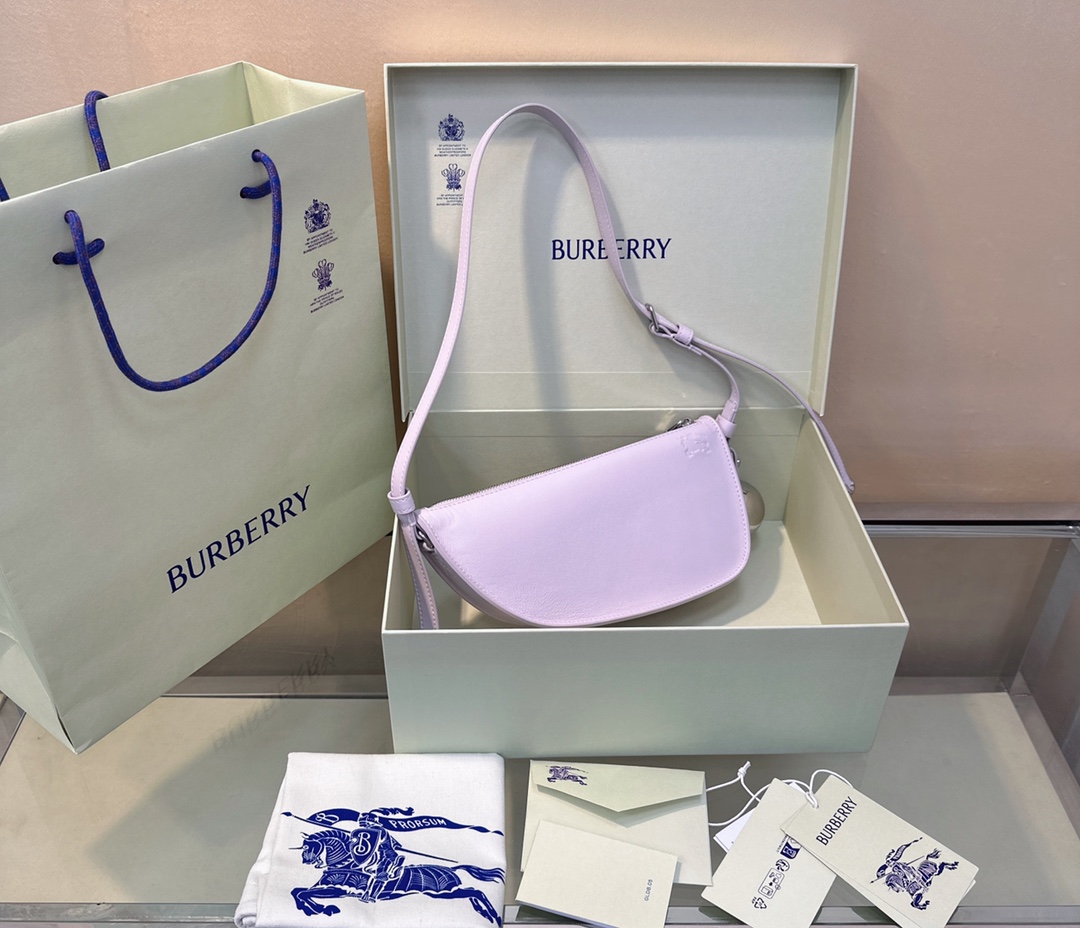 Burberry 580160 (2)  26 x 5.5× 13.5cm
