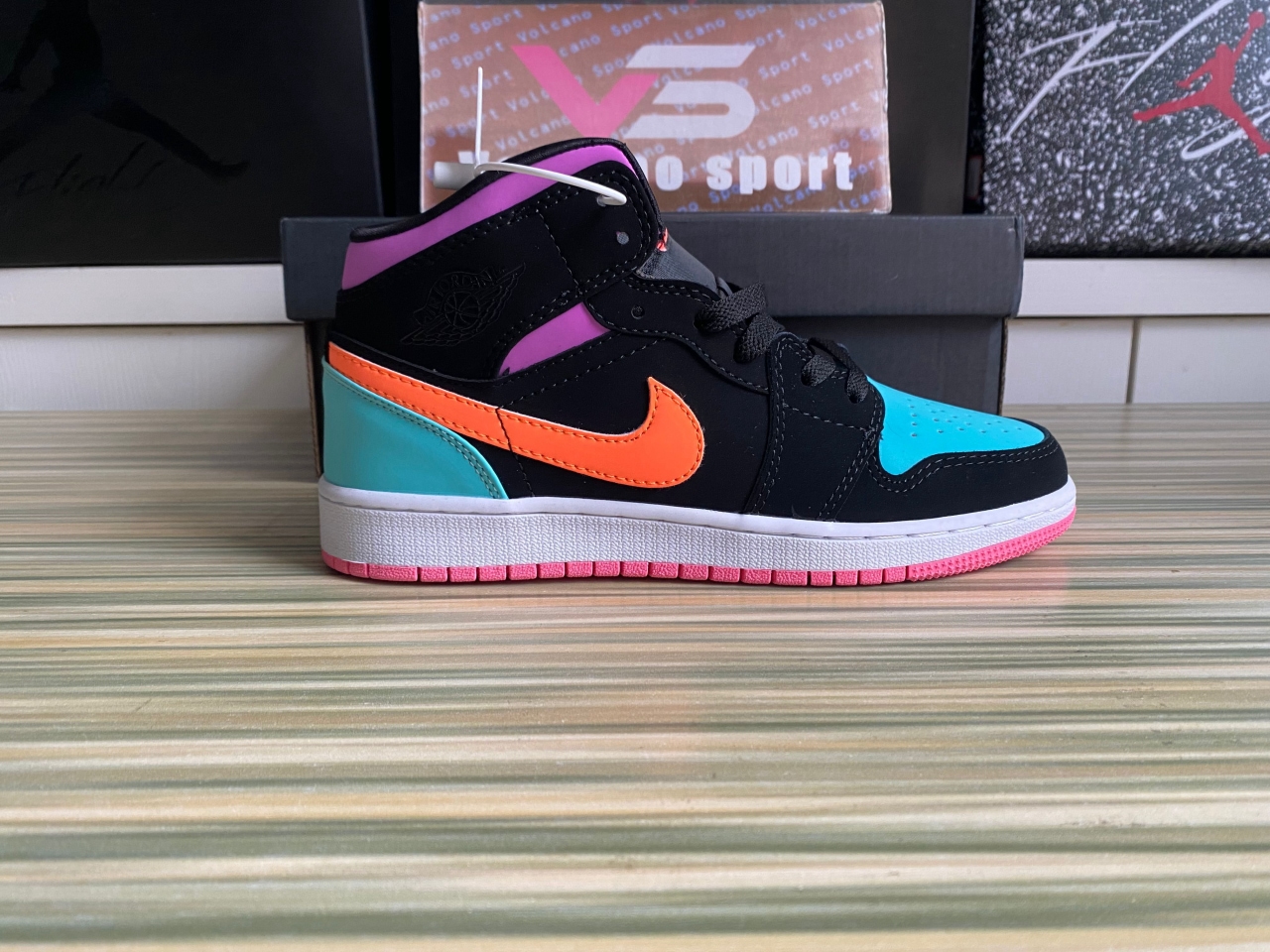 Jordan 1 Mid Multi-Color 554725-083