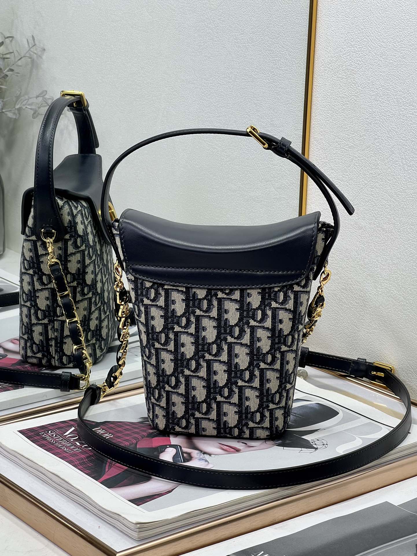 Dior 30 Montaigne 2049 17x18x8cm