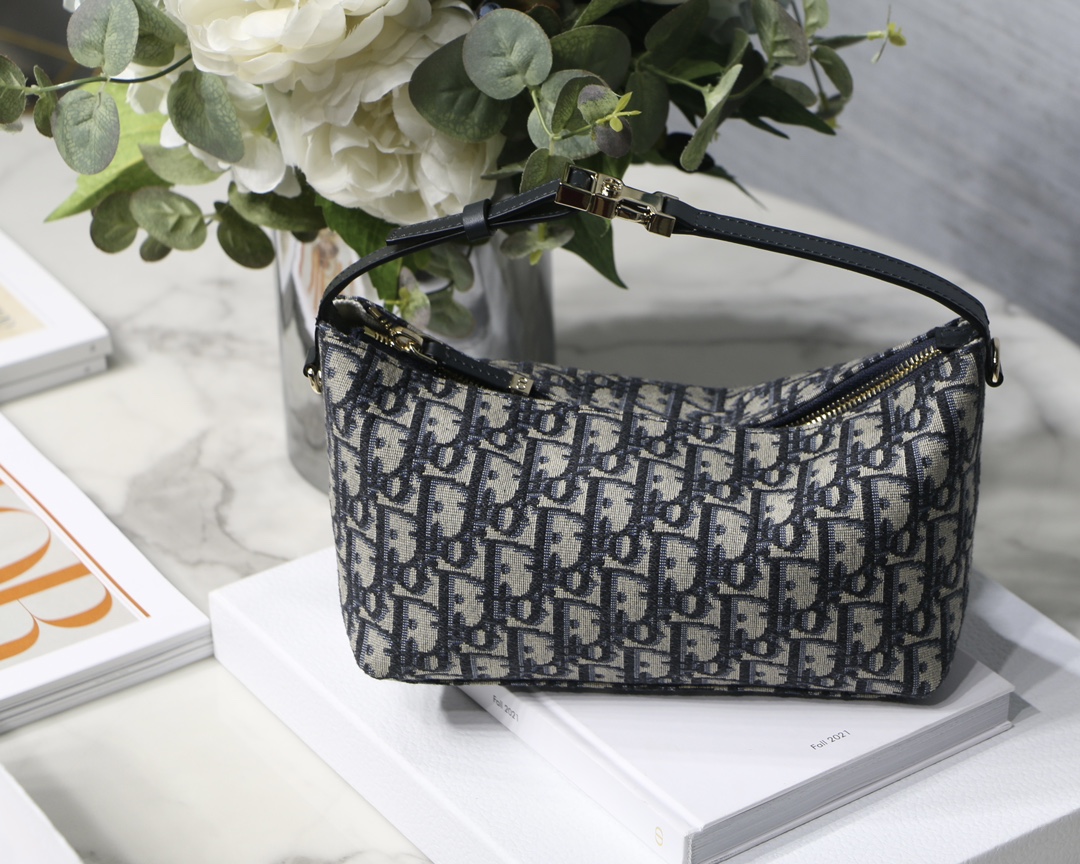 DIOR TRAVEL NOMAD M7003 22 x 13 x 9.5 cm
