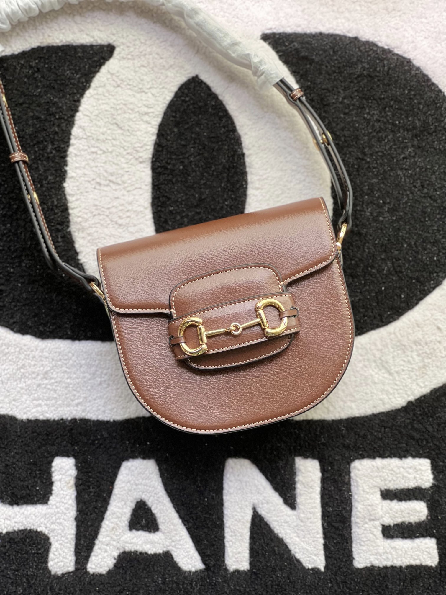 GUCCI 706191 18x17x6.5cm
