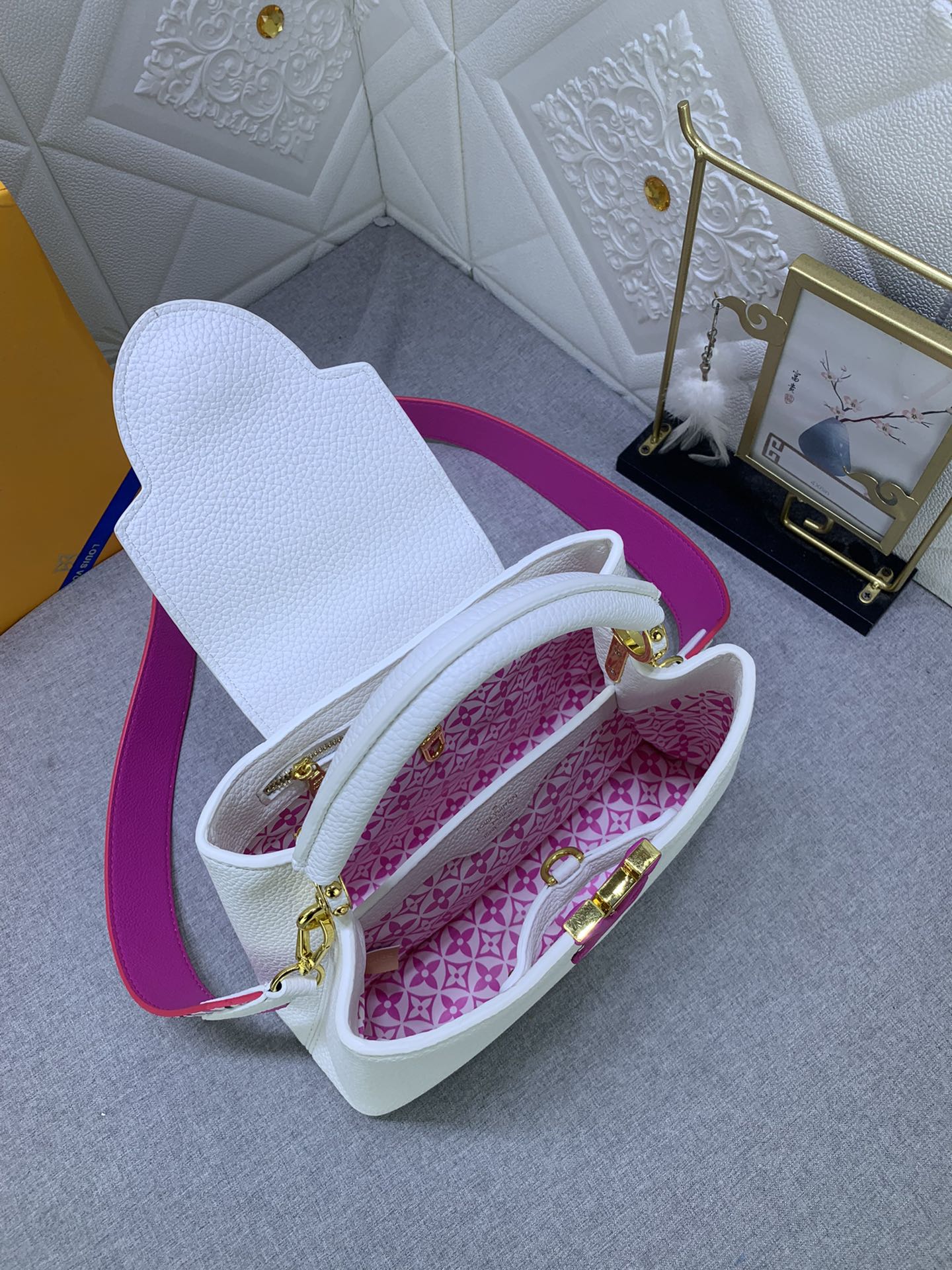 Louis Vuitton Capucines BB M23064 (3) 27x18x9cm