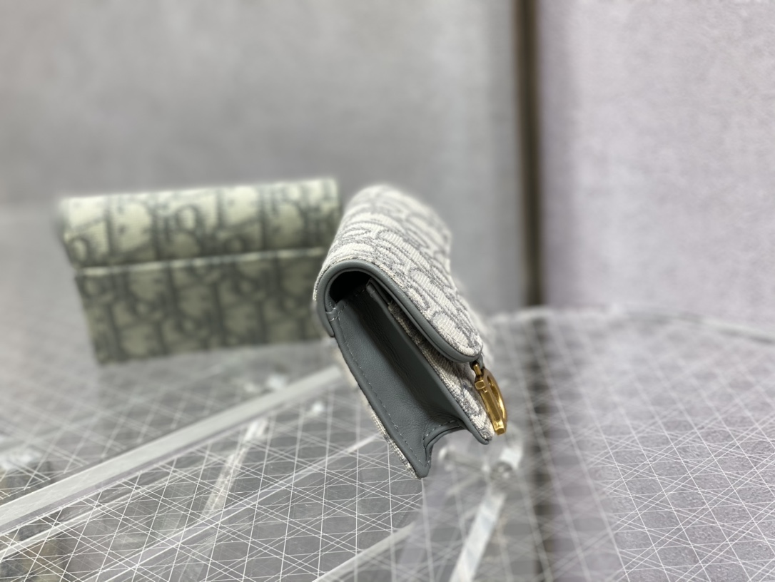 Dior 8005 11x2x8