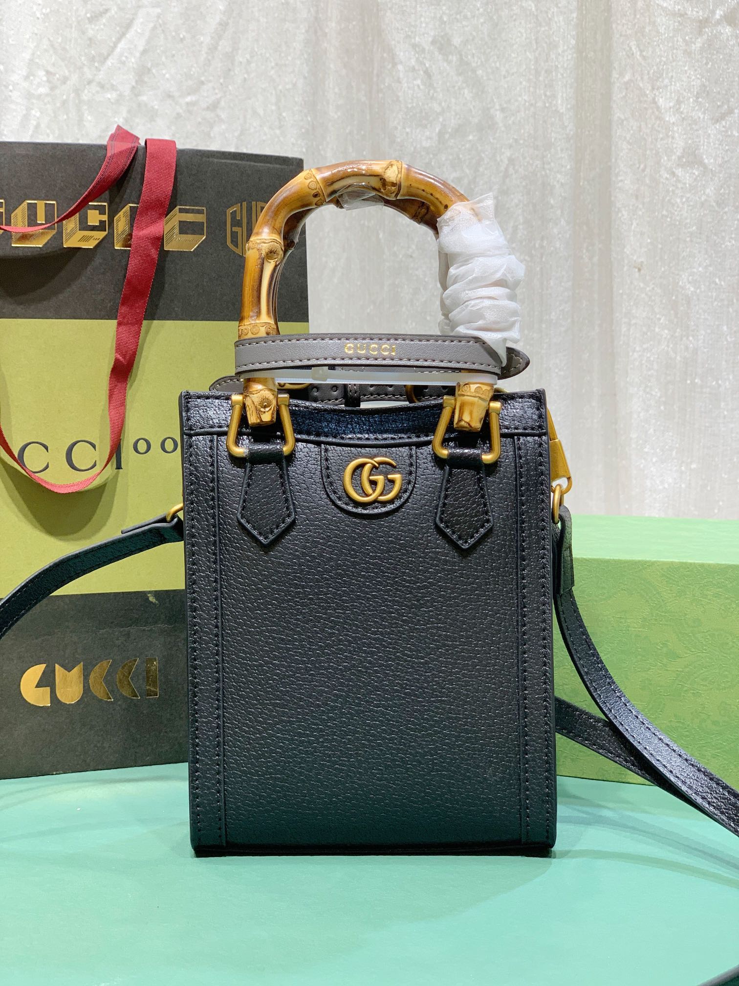 Gucci 739079 15.5x19.5x6cm