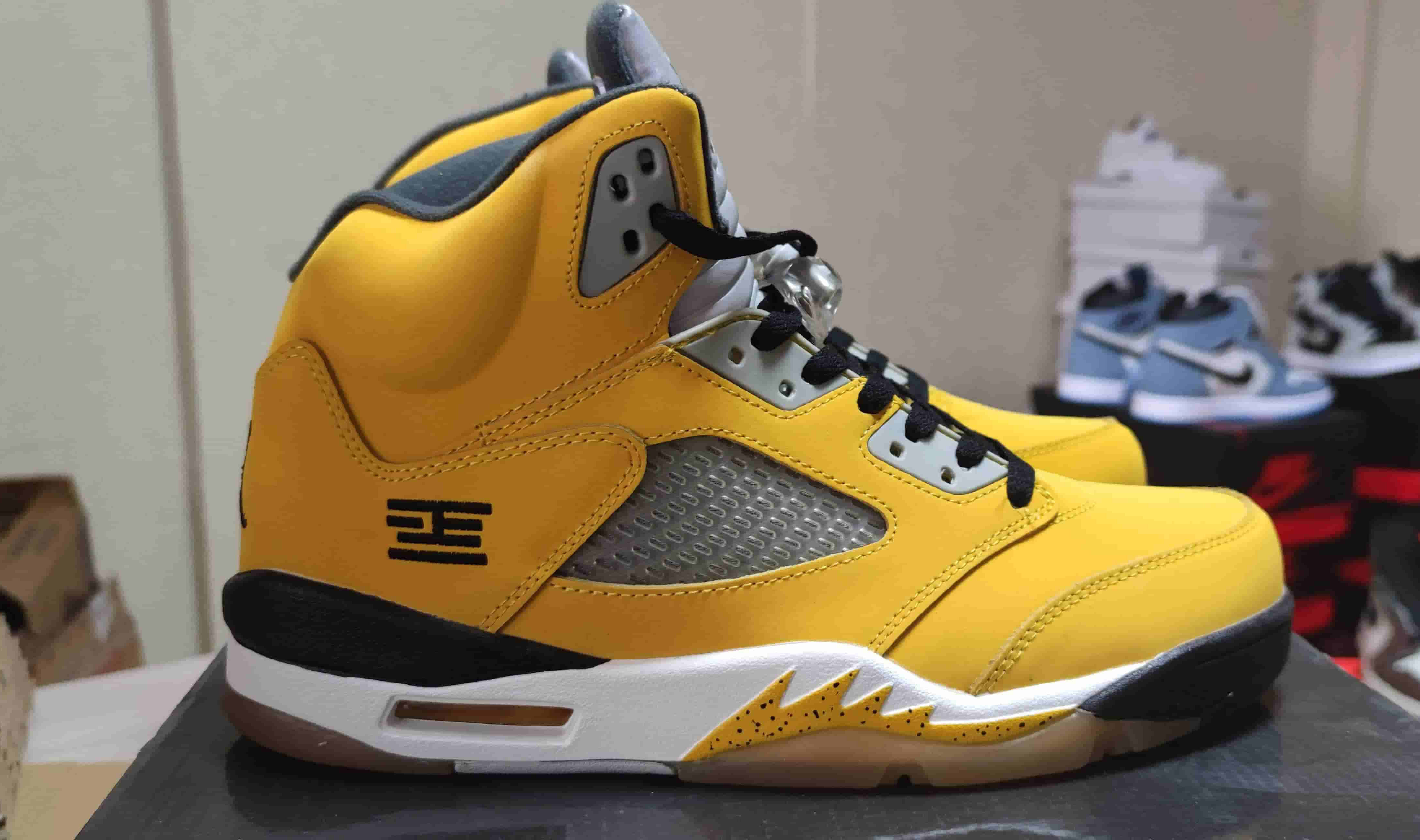 JORDAN 5 “TOKYO 23” 454783-701