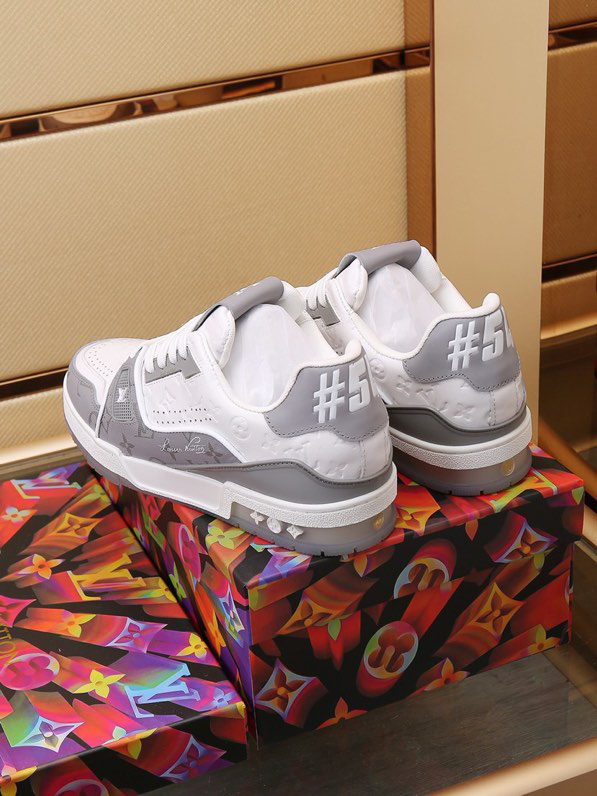Louis Vuitton Trainer White Signature