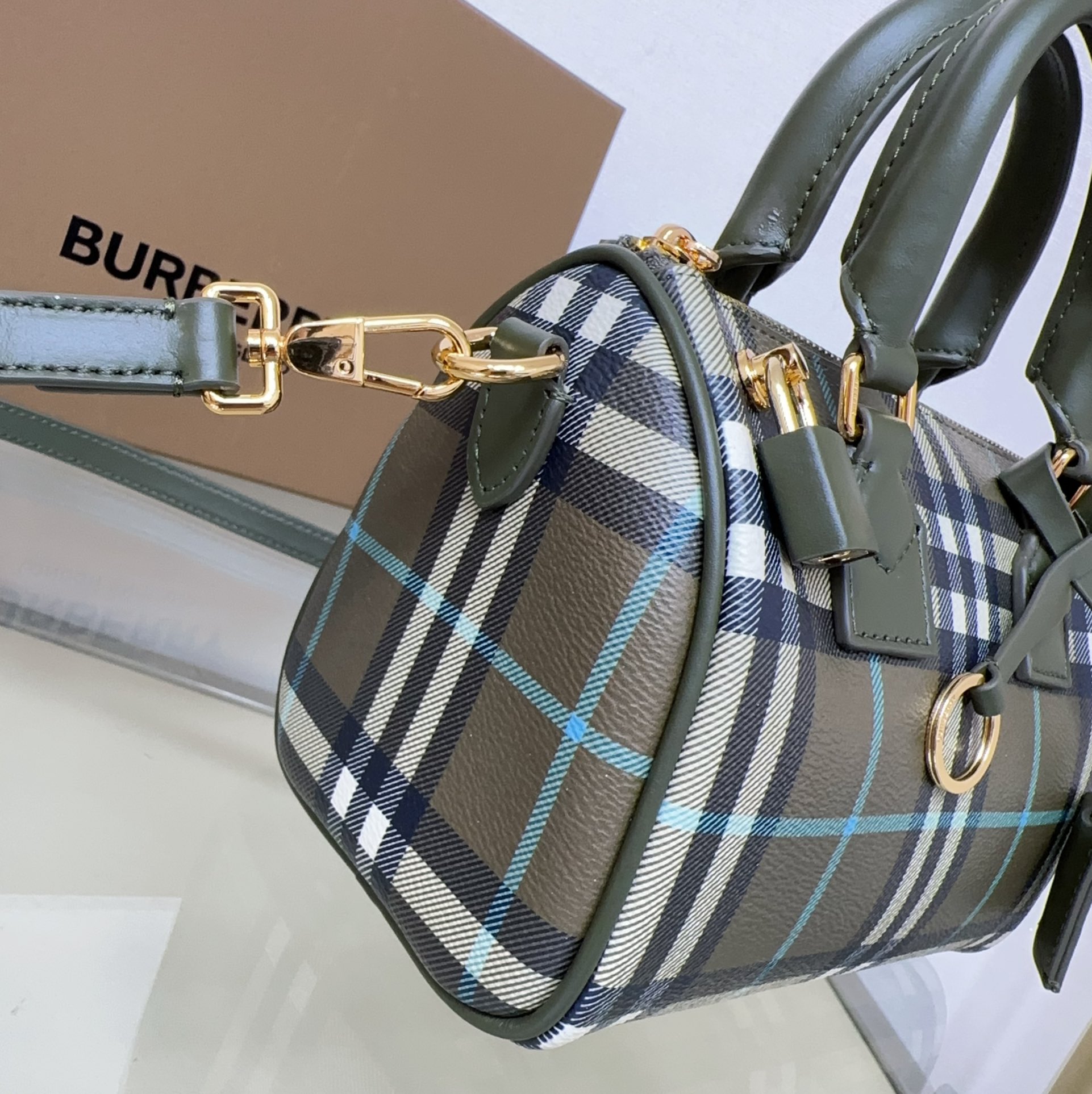 Burberry 496247 (2)  18.5 x 11x 12cm