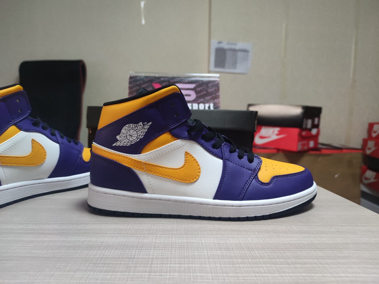 Jordan 1 Mid Lakers DQ8426-517