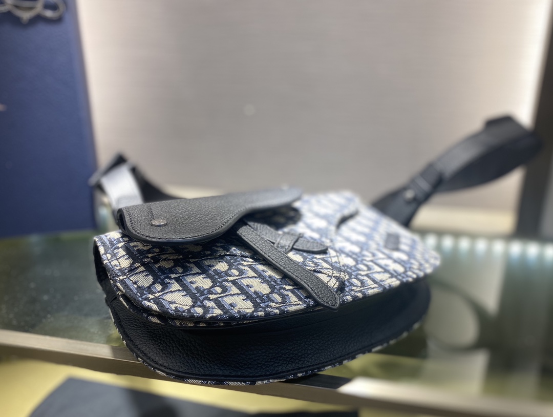 Dior Saddle 22406(3) 24 x 17.5cm