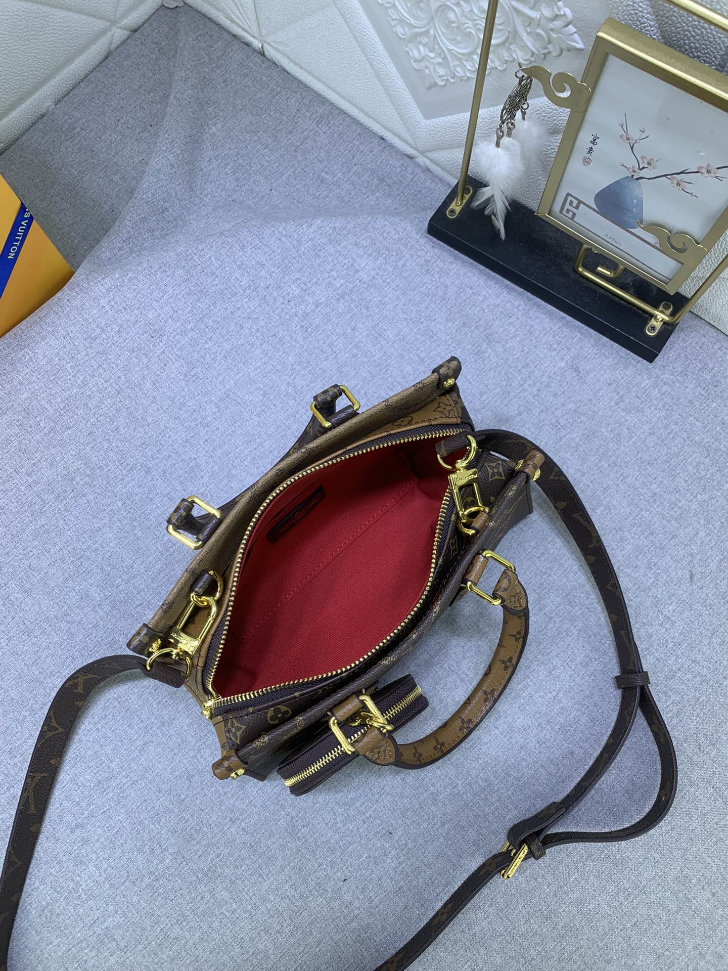 Louis Vuitton OnTheGo East West M23640 (2) 25 x 13 x 10cm