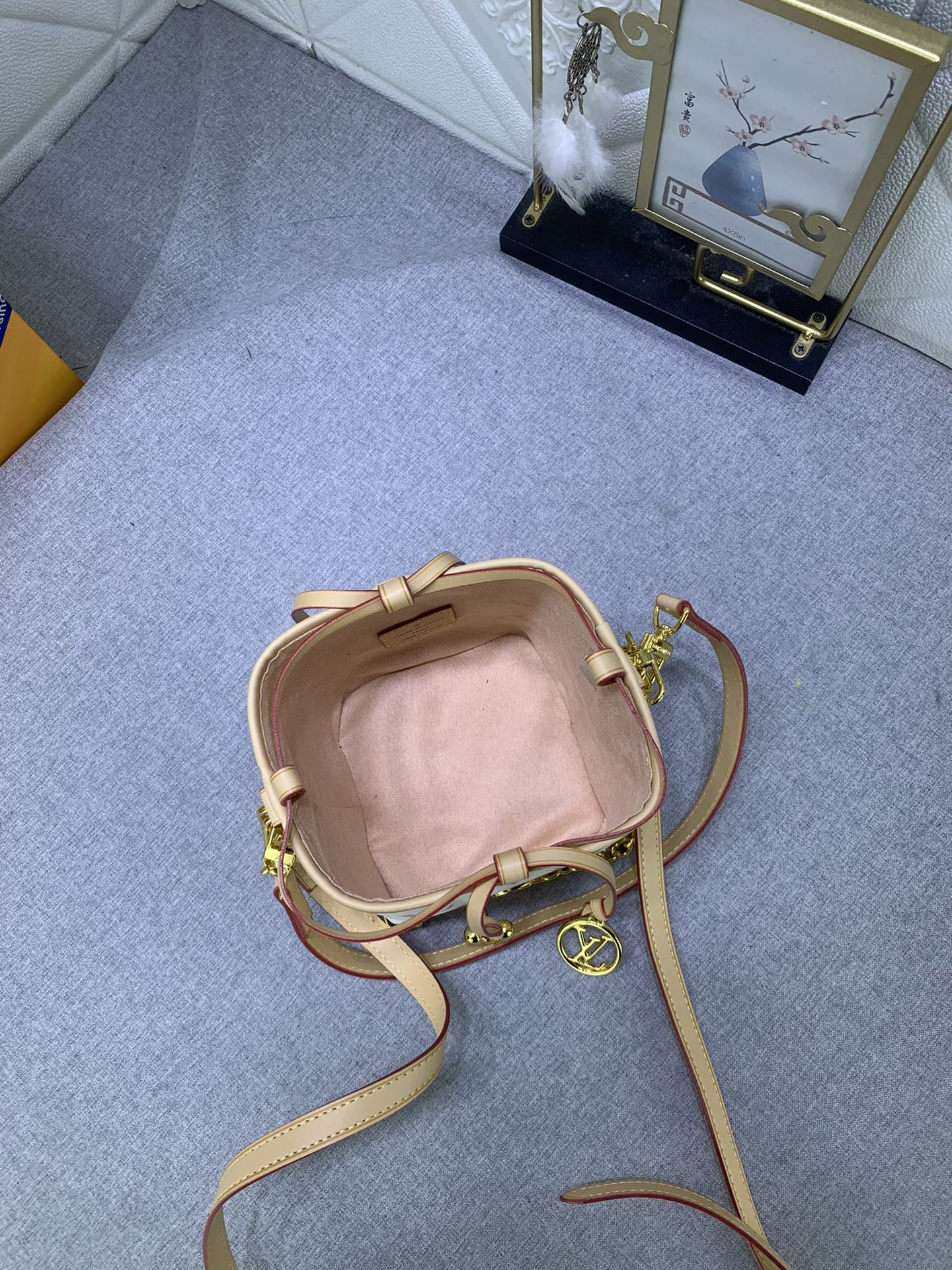 Louis Vuitton Online Only M83227 11.5 x 11.5 x 11.5 cm