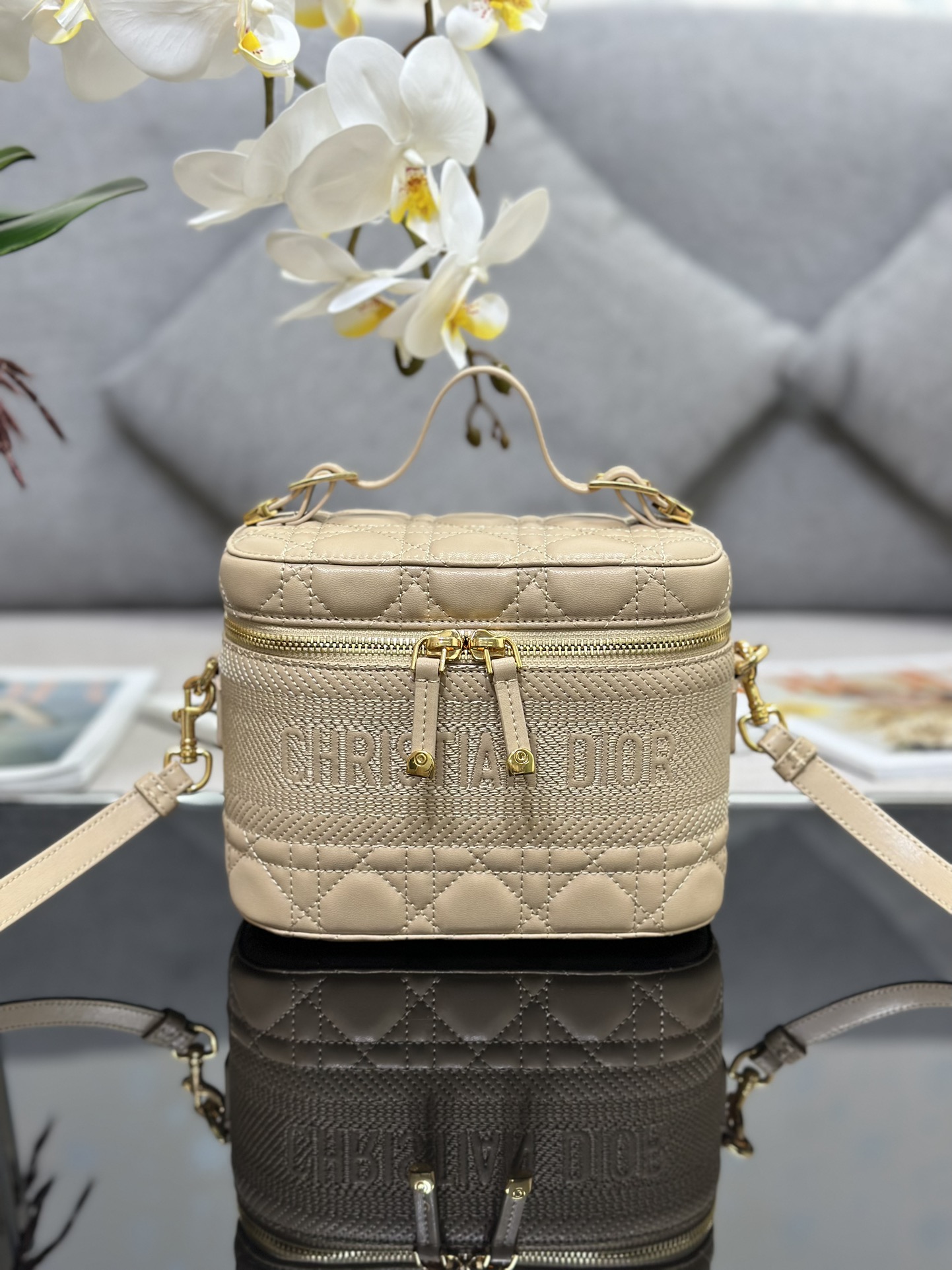 Dior Travel S5488 (4) 18.5  x 13 x 10.5 cm
