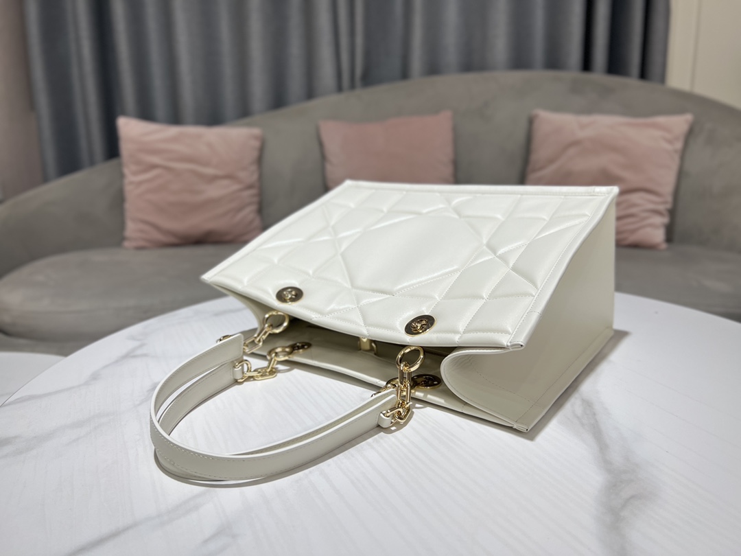 DIOR ESSENTIAL 3 (5)