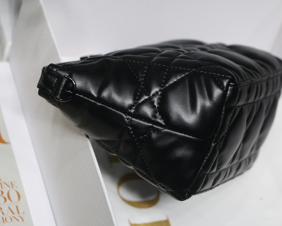 DIOR TRAVEL NOMAD M7003 (2) 22 x 13 x 9.5 cm