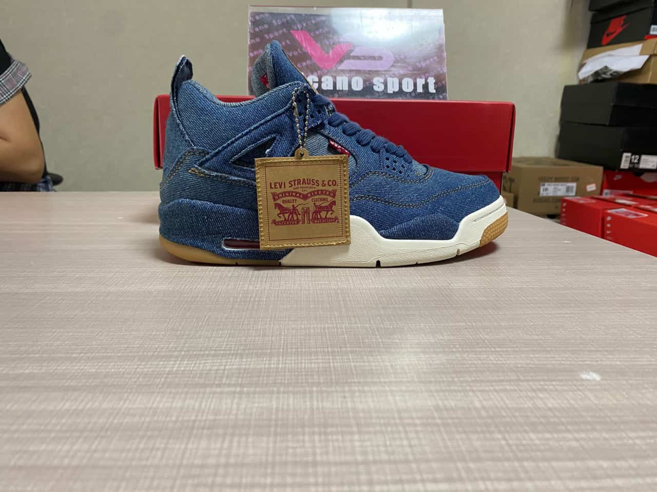 Jordan 4 Retro Levi's Denim AO2571-401