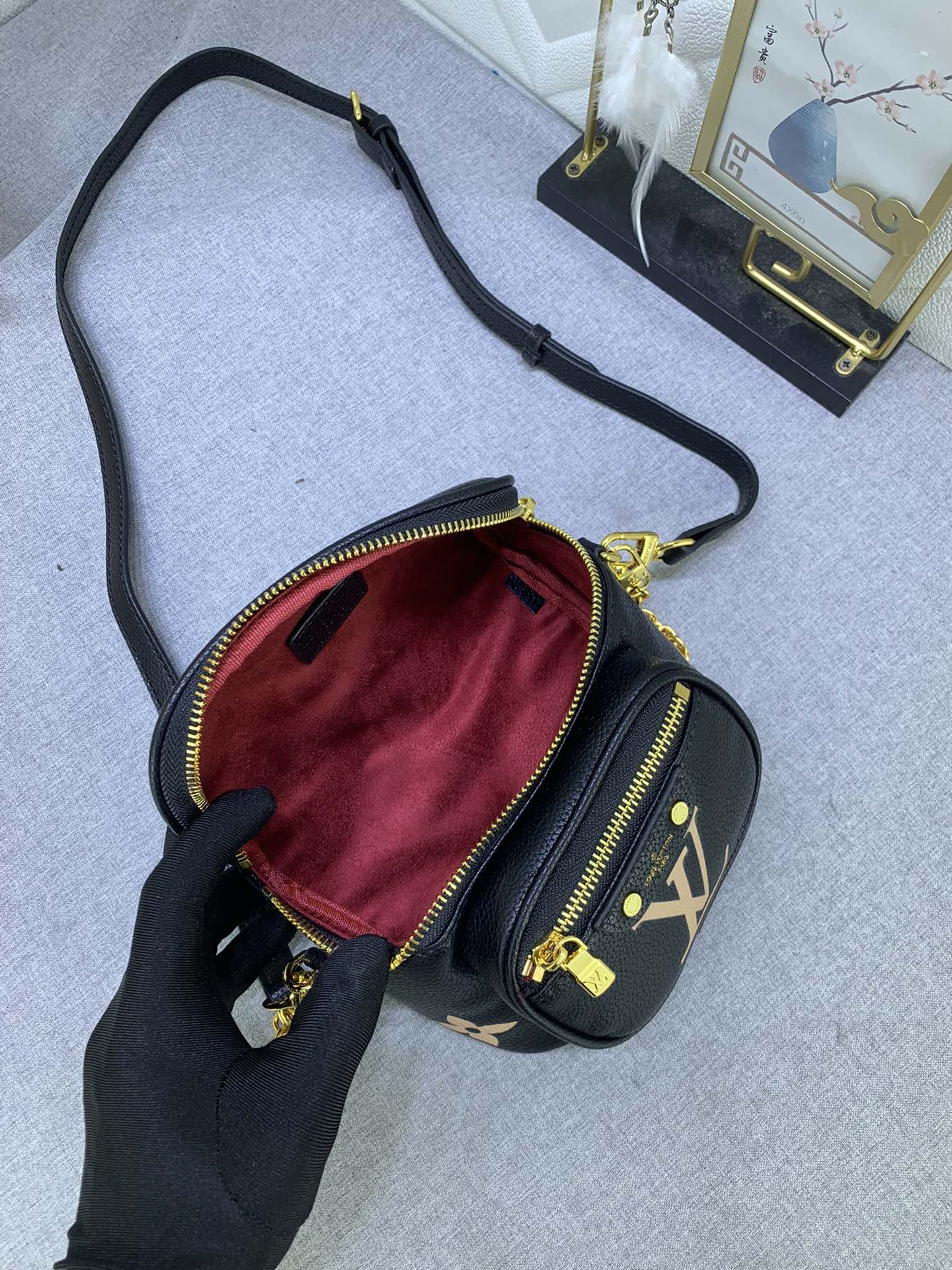 Louis Vuitton Mini Bumbag M82208 (6) 17x12x9.5cm