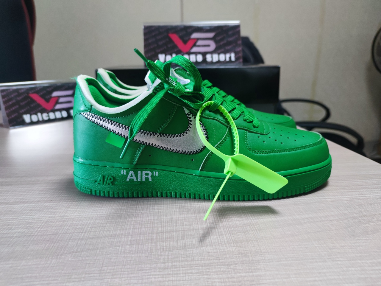 Off-White™ x Air Force 1 Low Light Green Spark DX1419 300