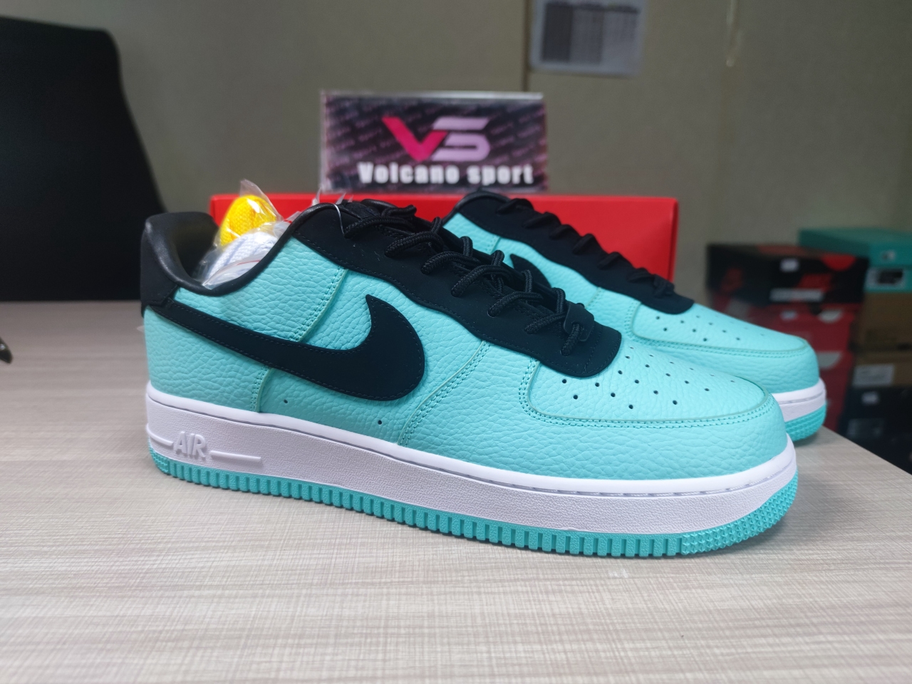 Nike Air Force 1 Low Tiffany & Co. 1837 (Friends and Family)  DZ1382-900