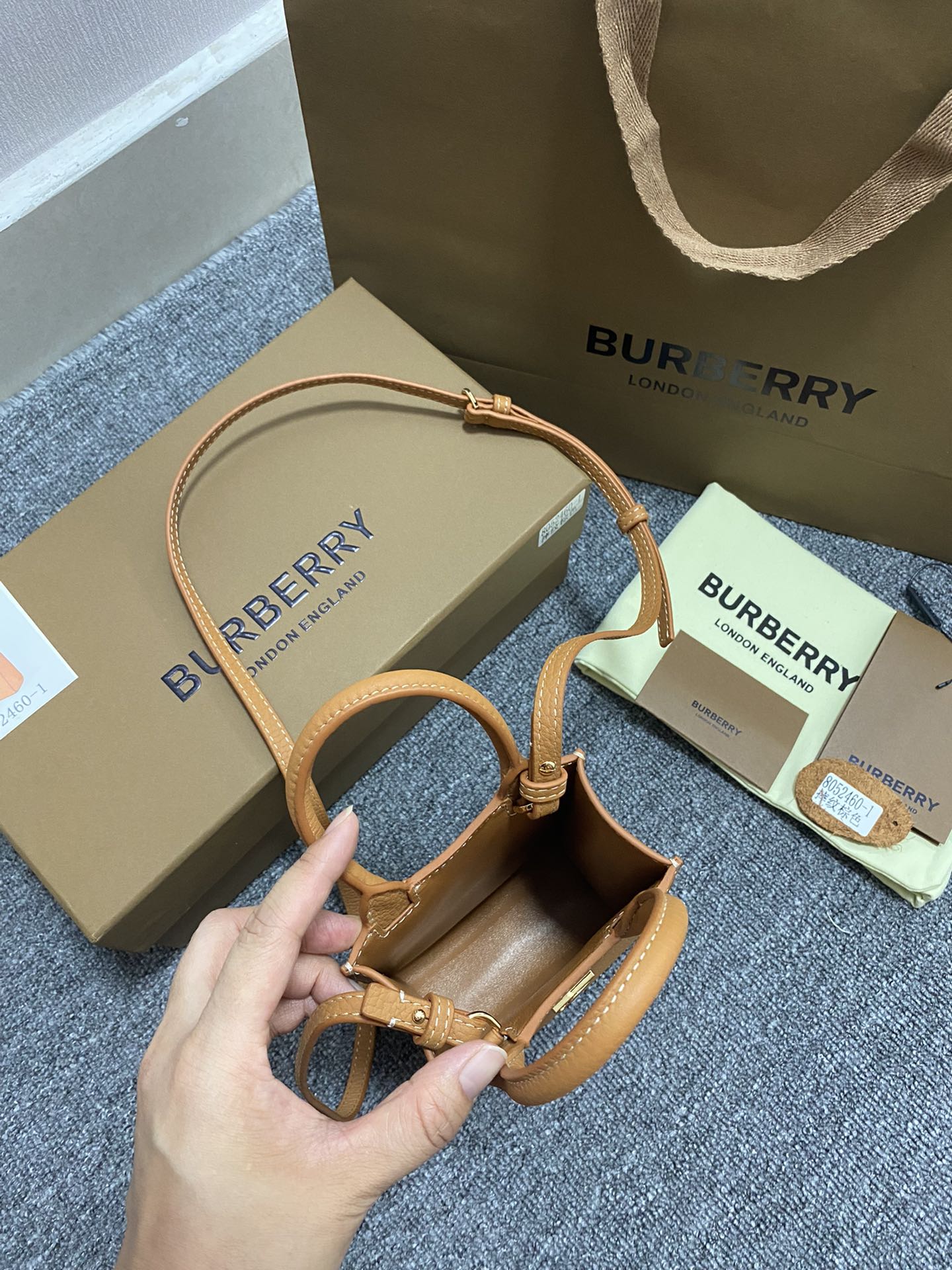 Burberry Frances 460-1460153 (3)  13 x 7.5 x 18cm