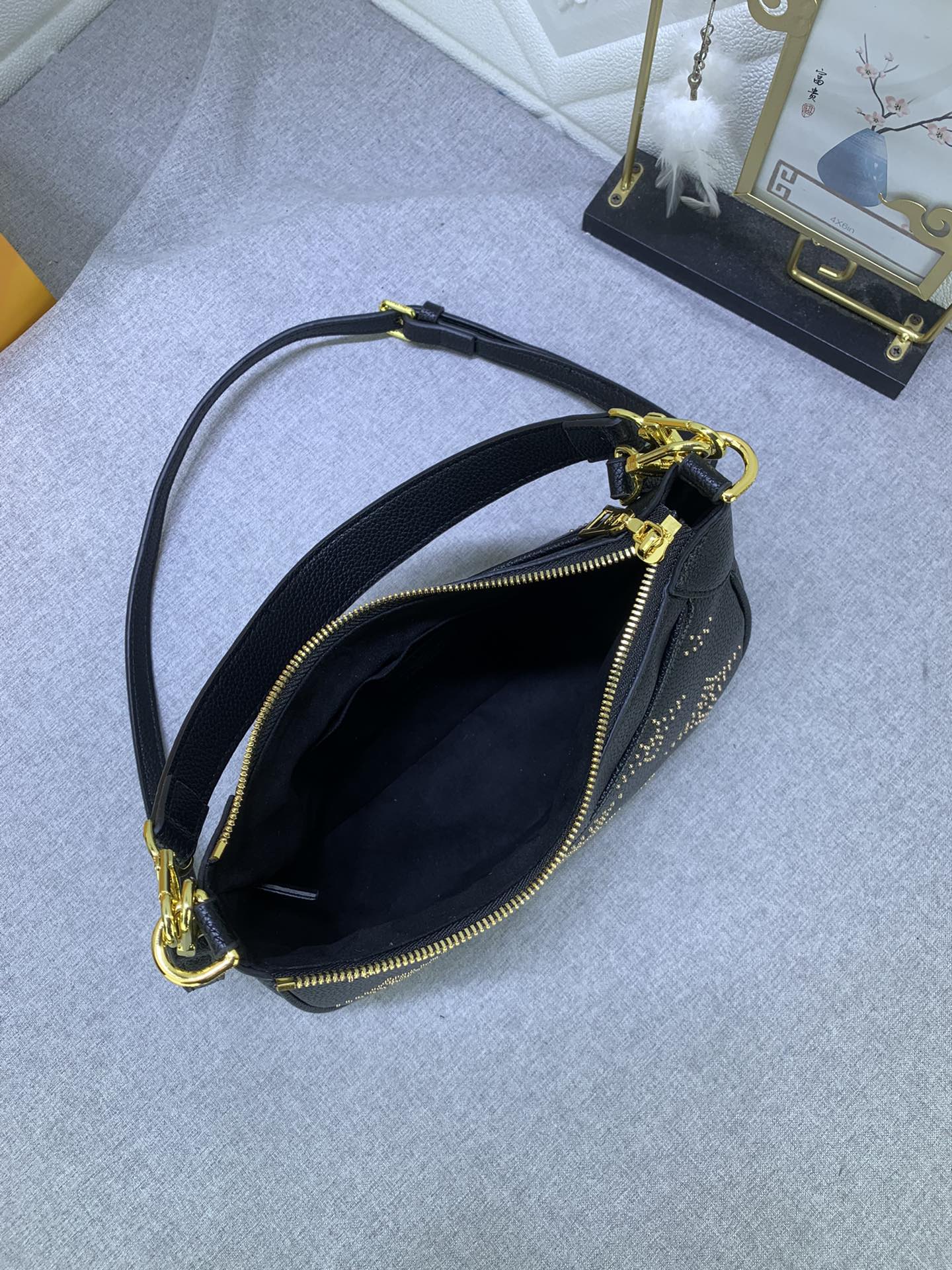 Louis Vuitton Bagatelle M46735 24.0 x 18.0 x 7.0cm