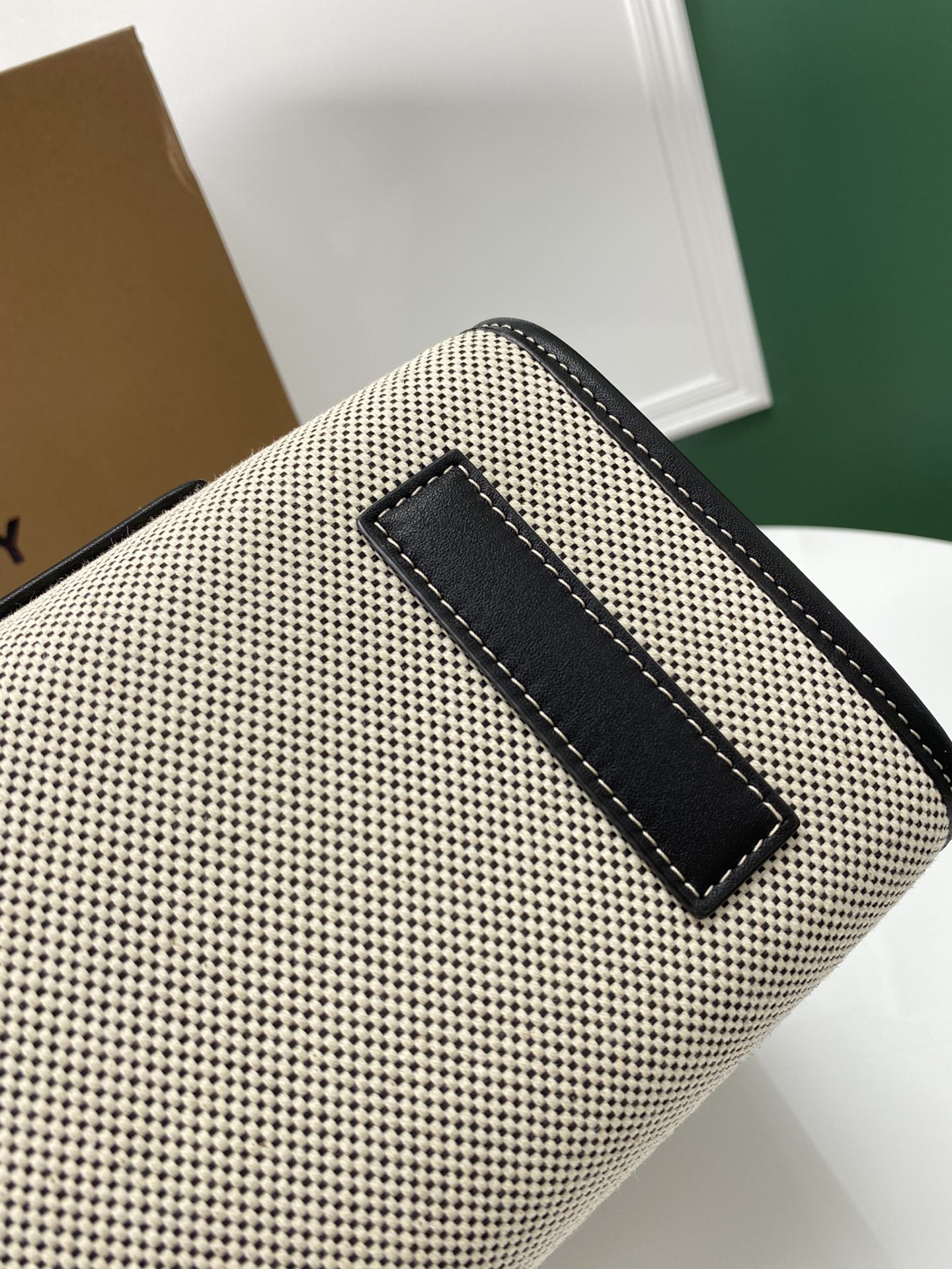 Burberry 129157 (2) 33 x 12.5 x26cm