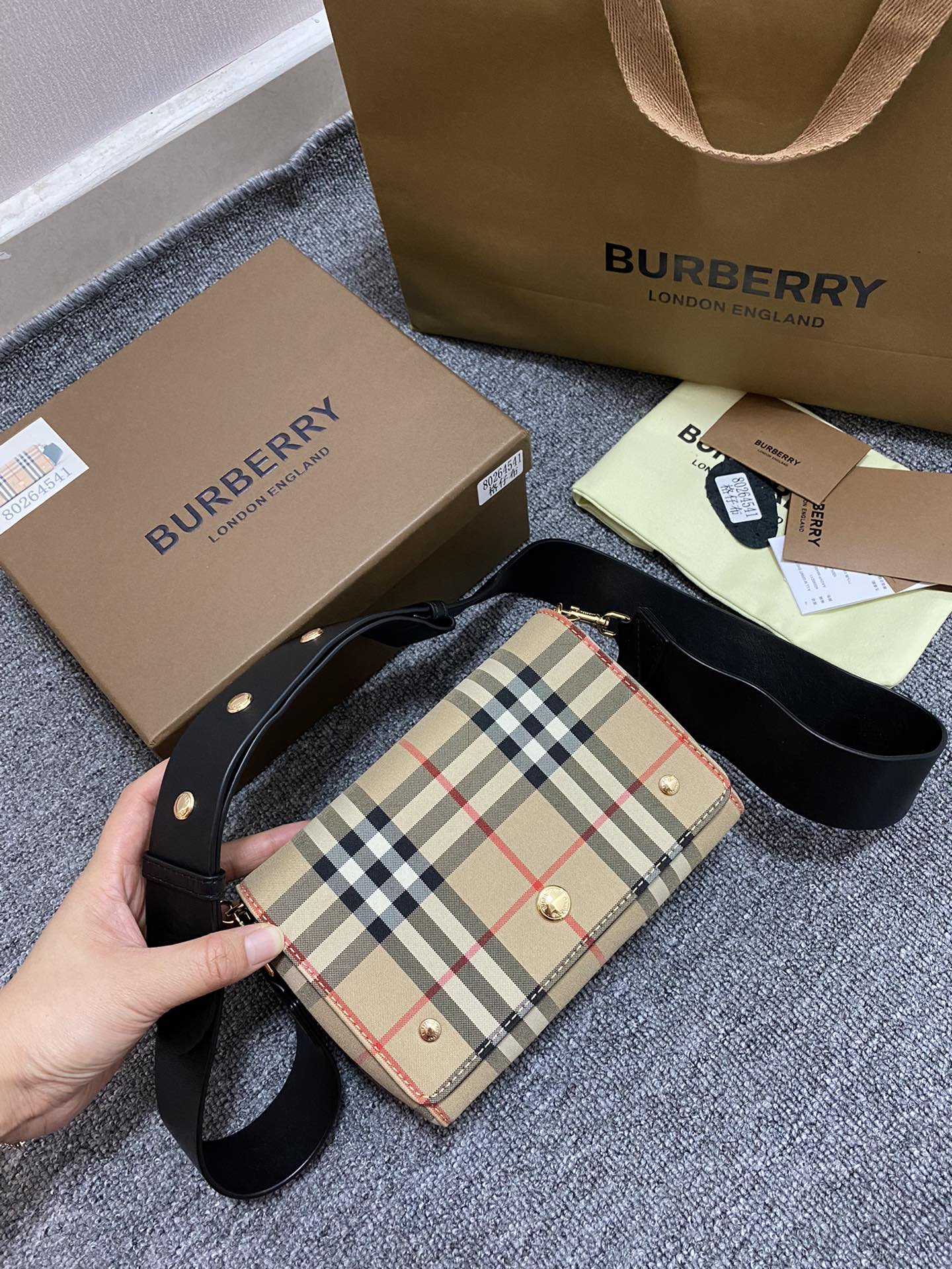 Burberry Vintage 454153 18 x 8 x 12cm