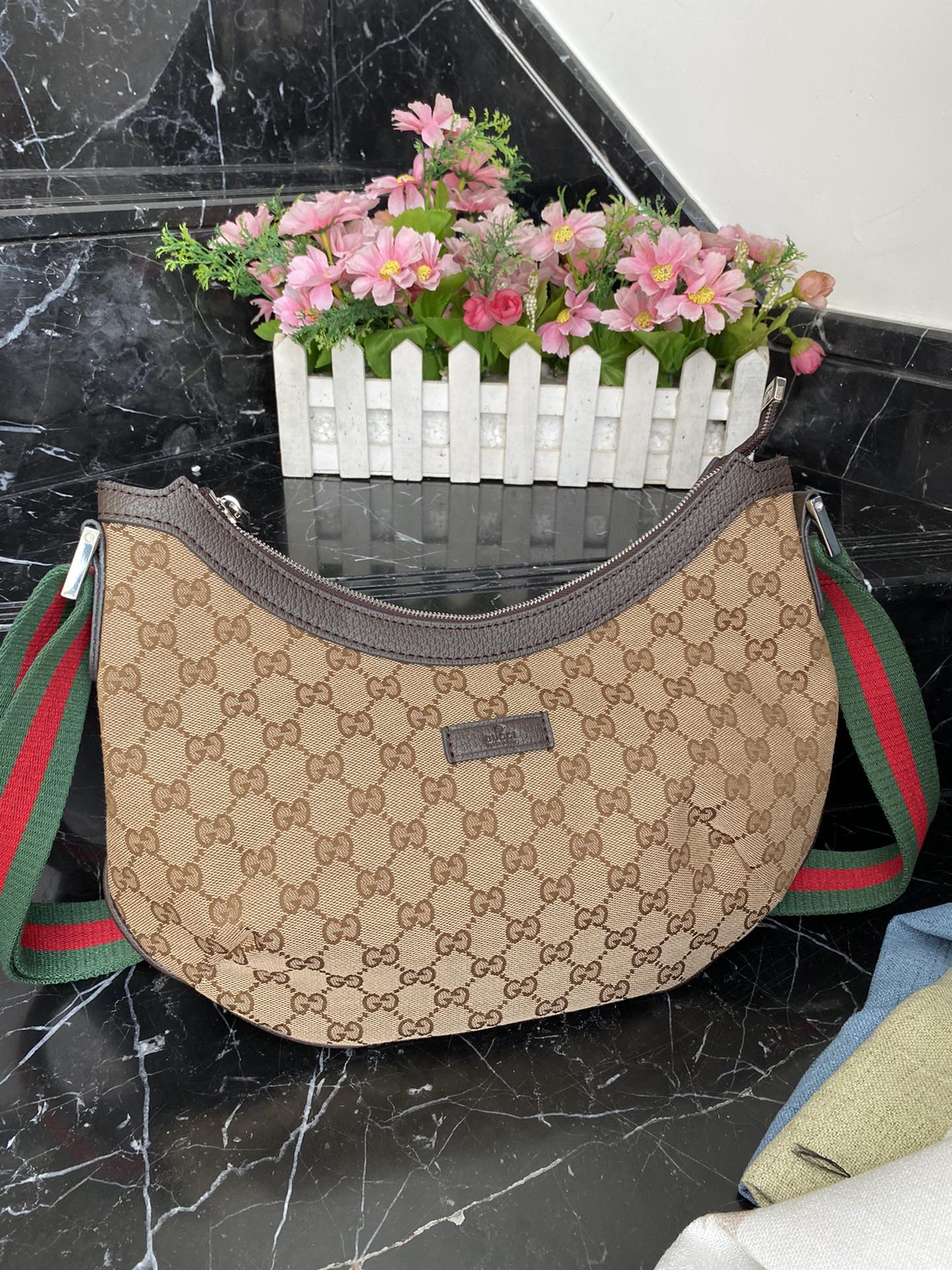 GUCCI 181092 33×23×4cm