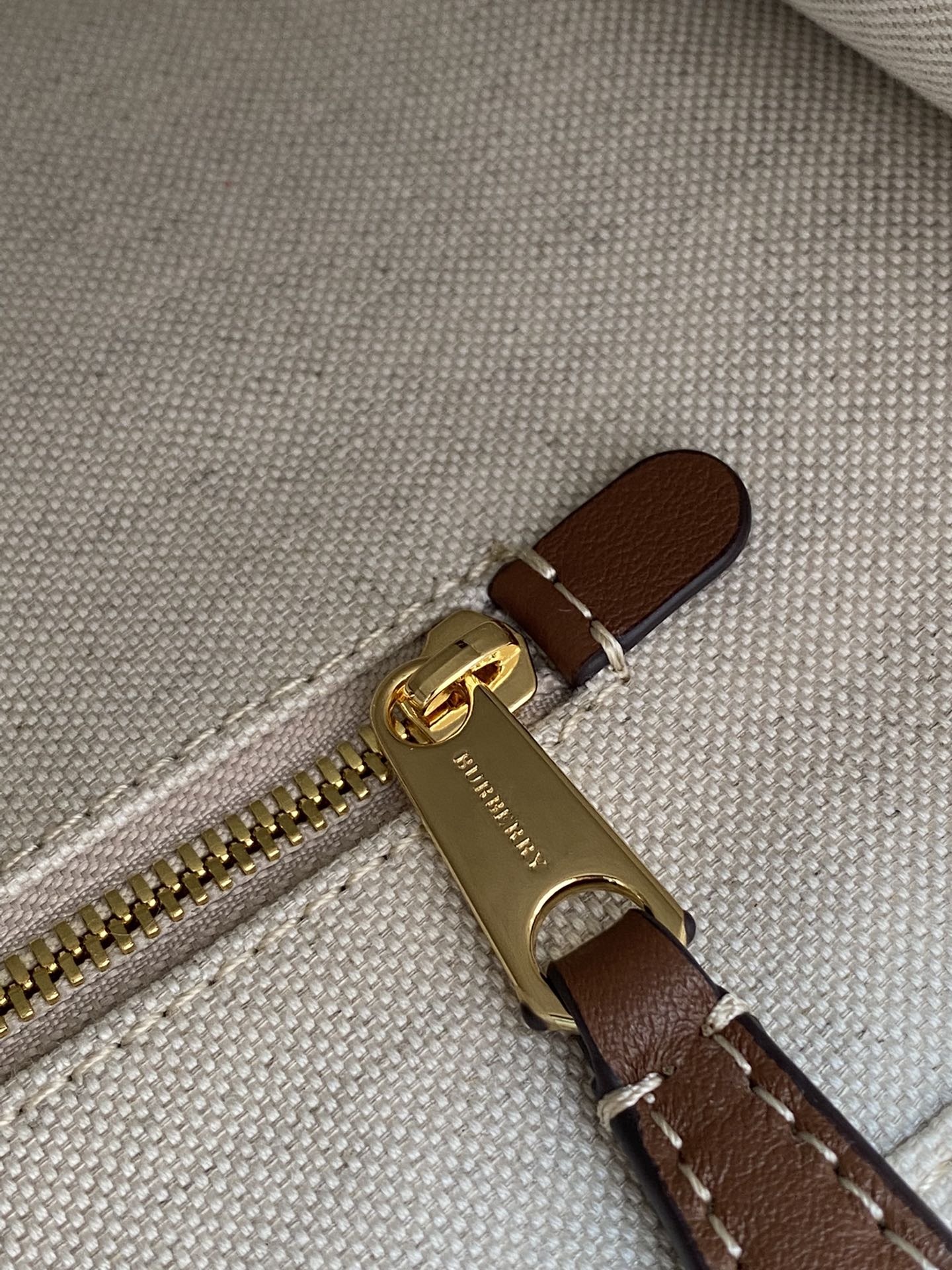 Burberry 129157 33 x 12.5 x26cm