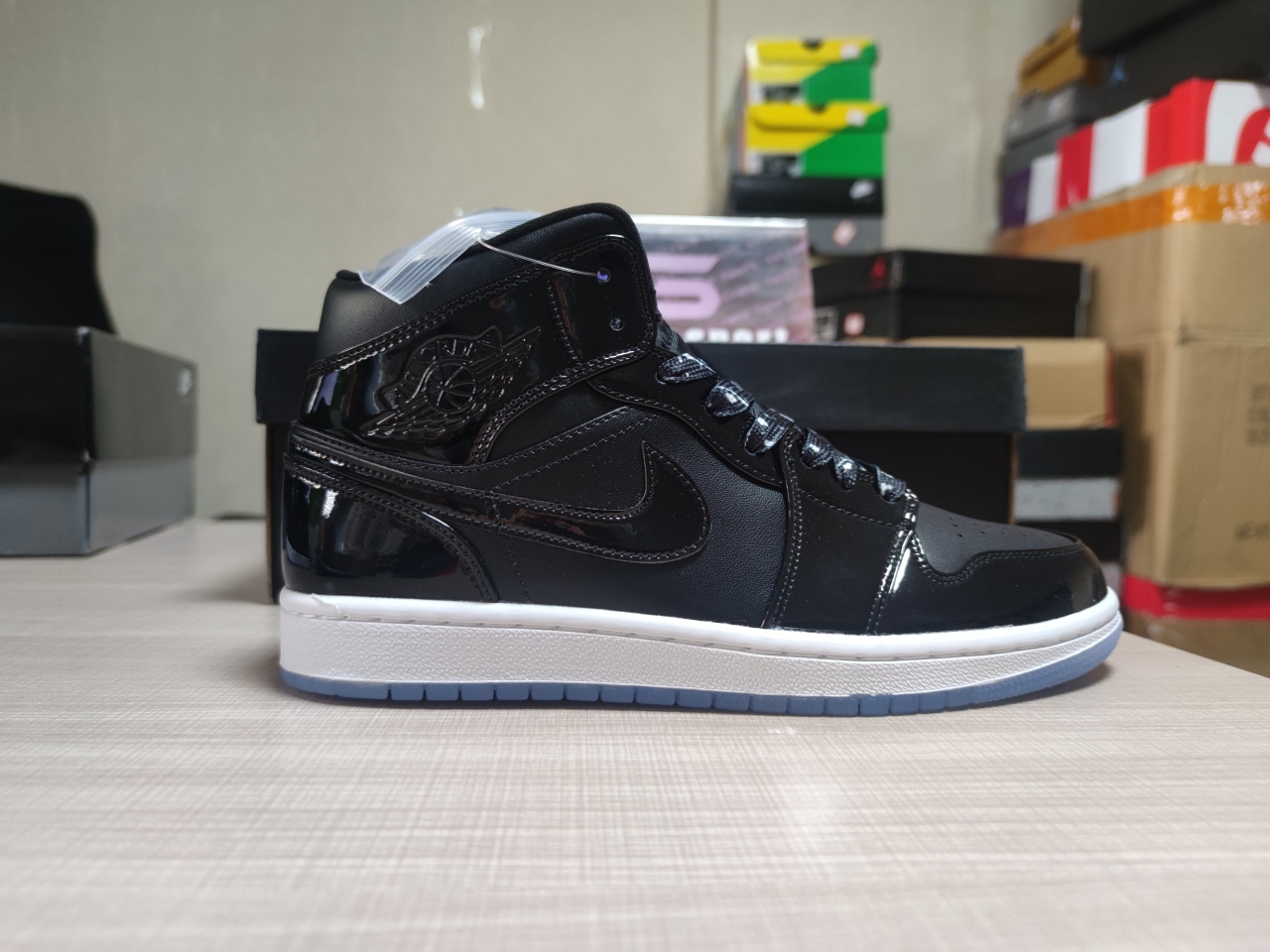 Jordan 1 Mid SE Space Jam DV1308-004
