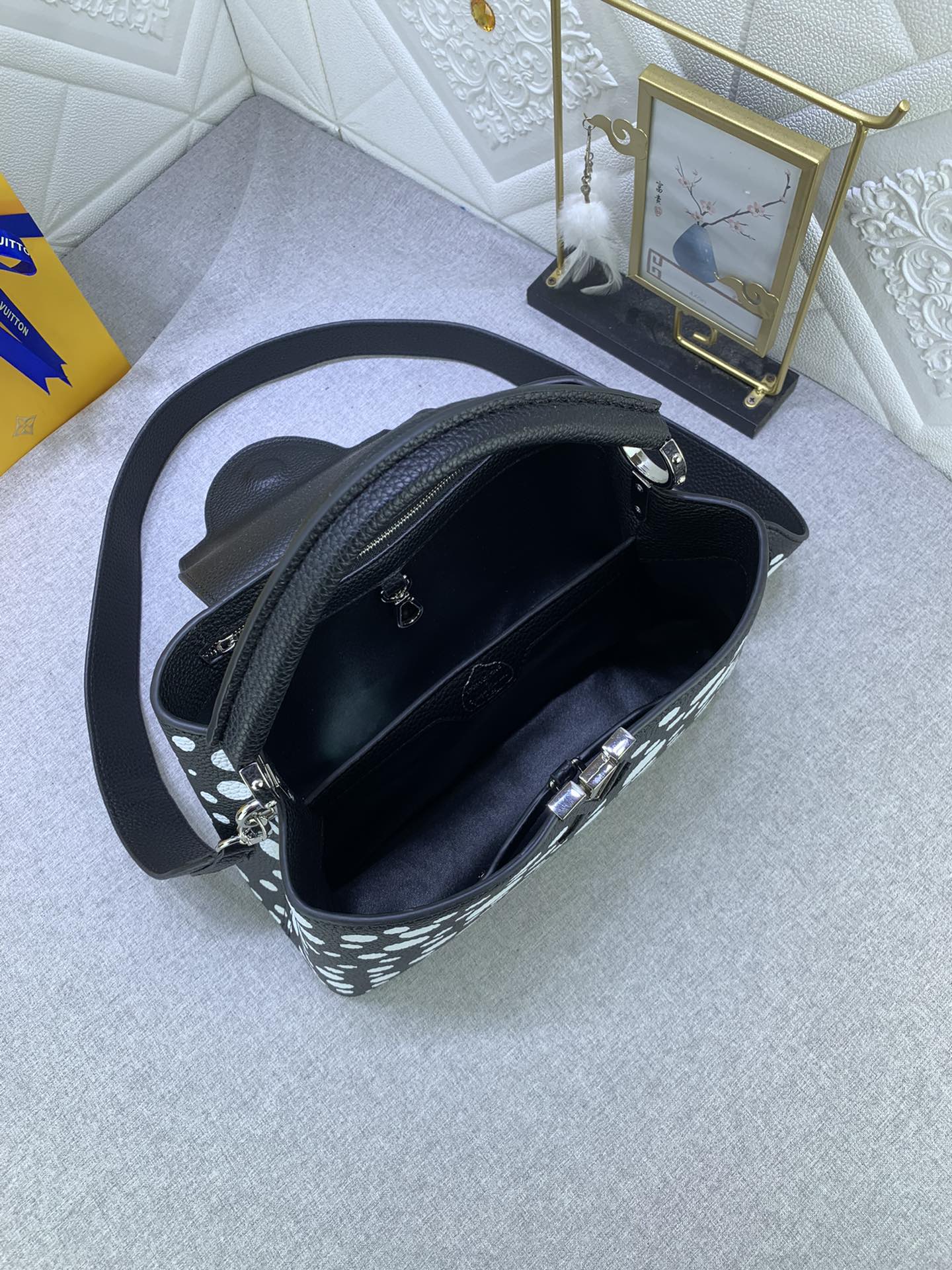Louis Vuitton x YK Capucines M21663 (9) 31.5x20x11cn
