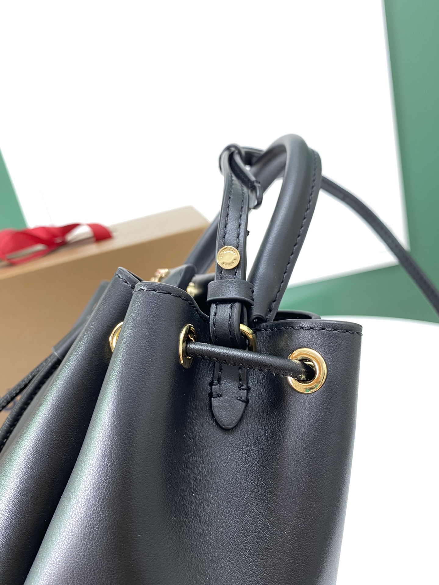 Burberry 541160  16 x 15 x 17.5cm