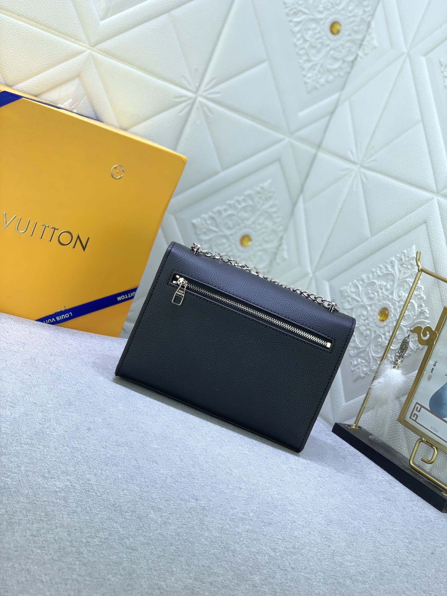 Louis Vuitton Mylockme BB M51418 22.5 x 17.0 x 5.5 cm