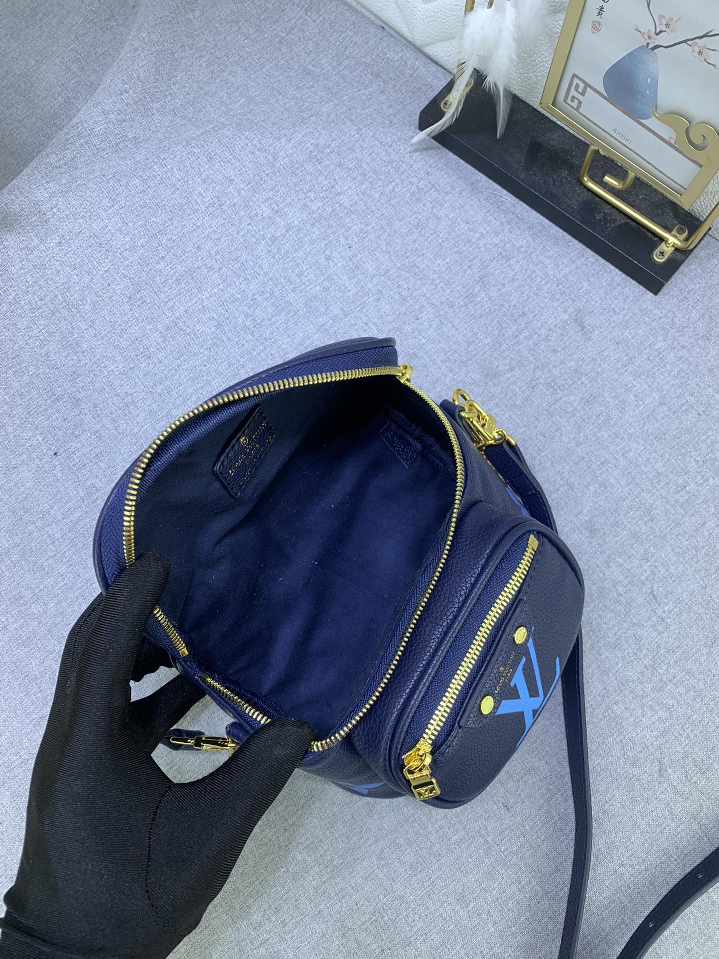 Louis Vuitton Mini Bumbag M82208 (4) 17x12x9.5cm