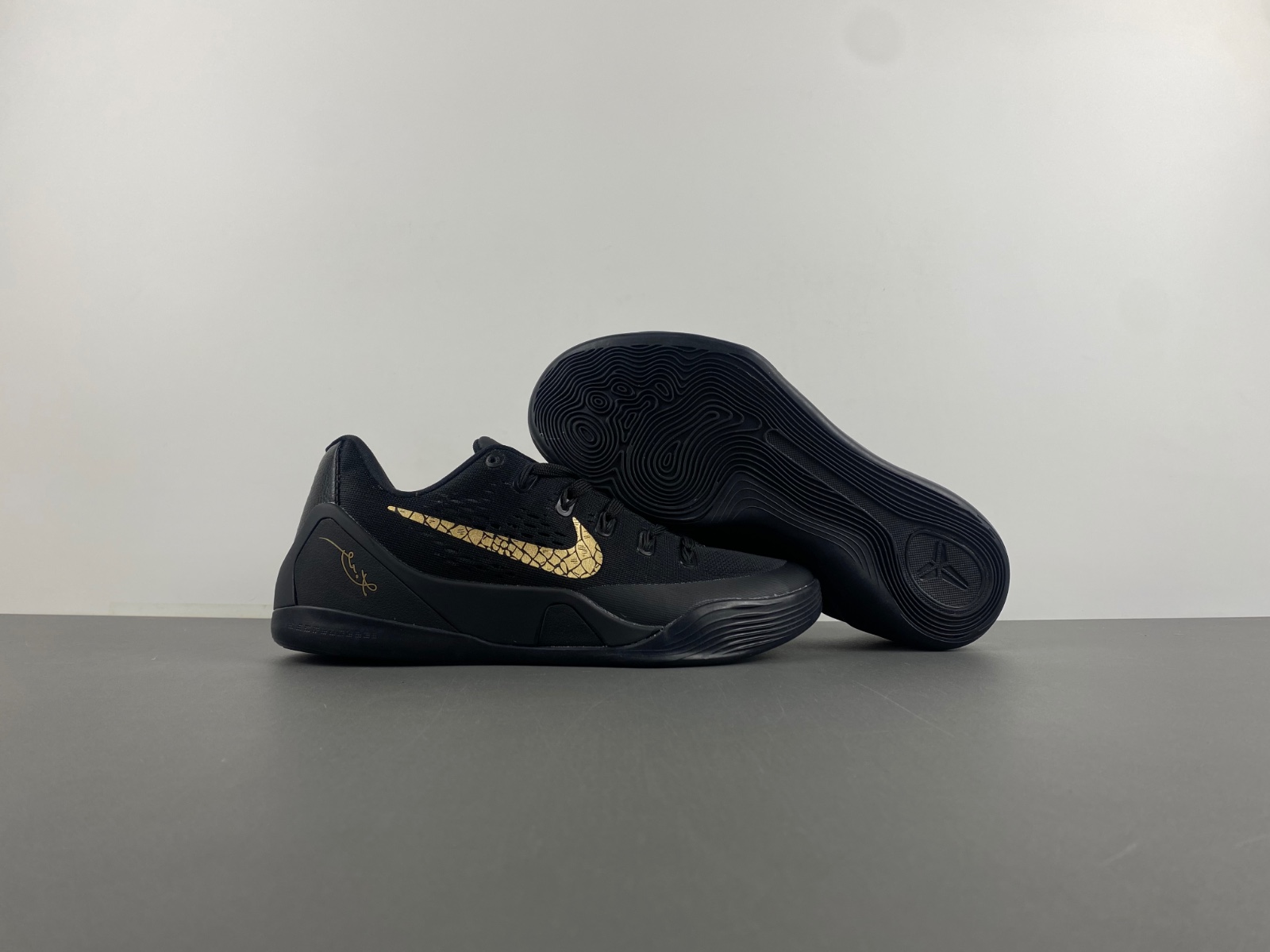 Nike Kobe 9 Black gold Gift of Mamba 646701-701