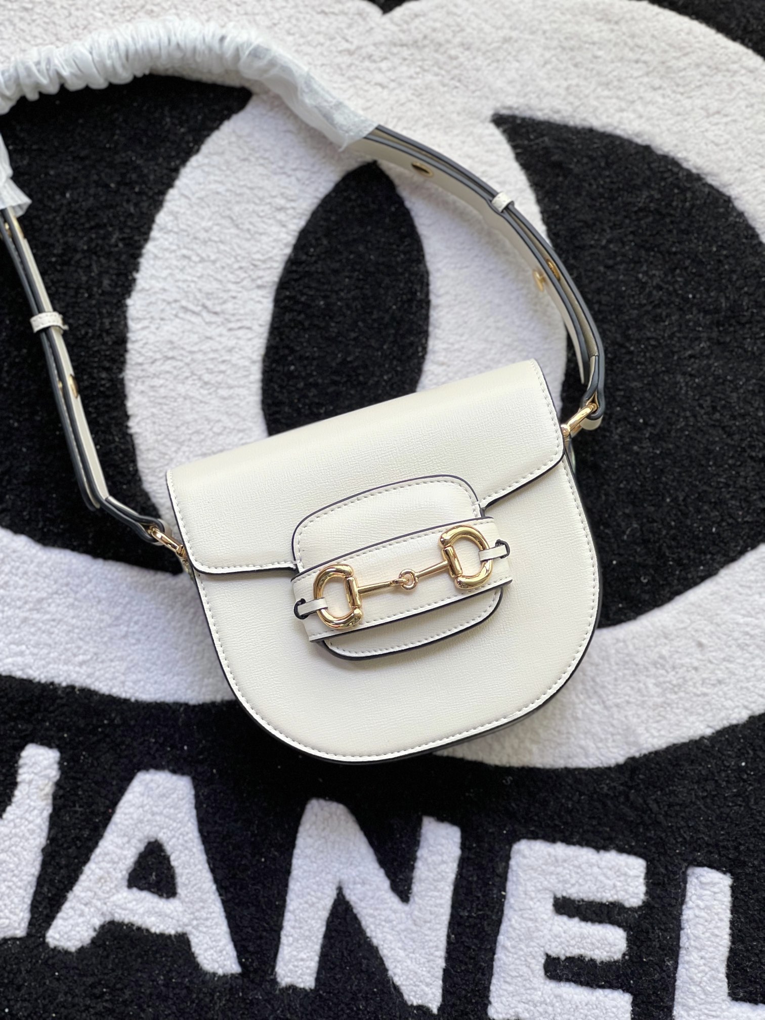GUCCI 706191 18x17x6.5cm