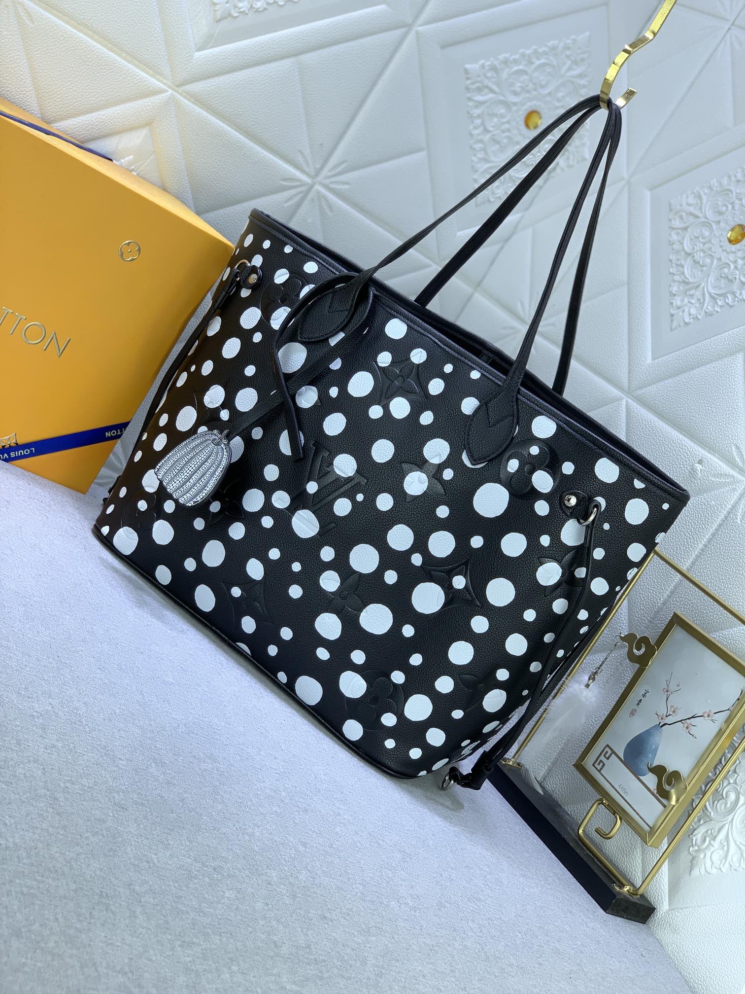 Louis Vuitton ONTHEGO M46390 32 x 29 x 17cm
