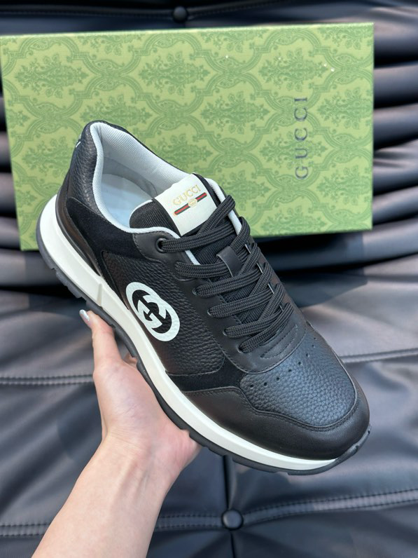 Gucci Men's GG sneakers Black