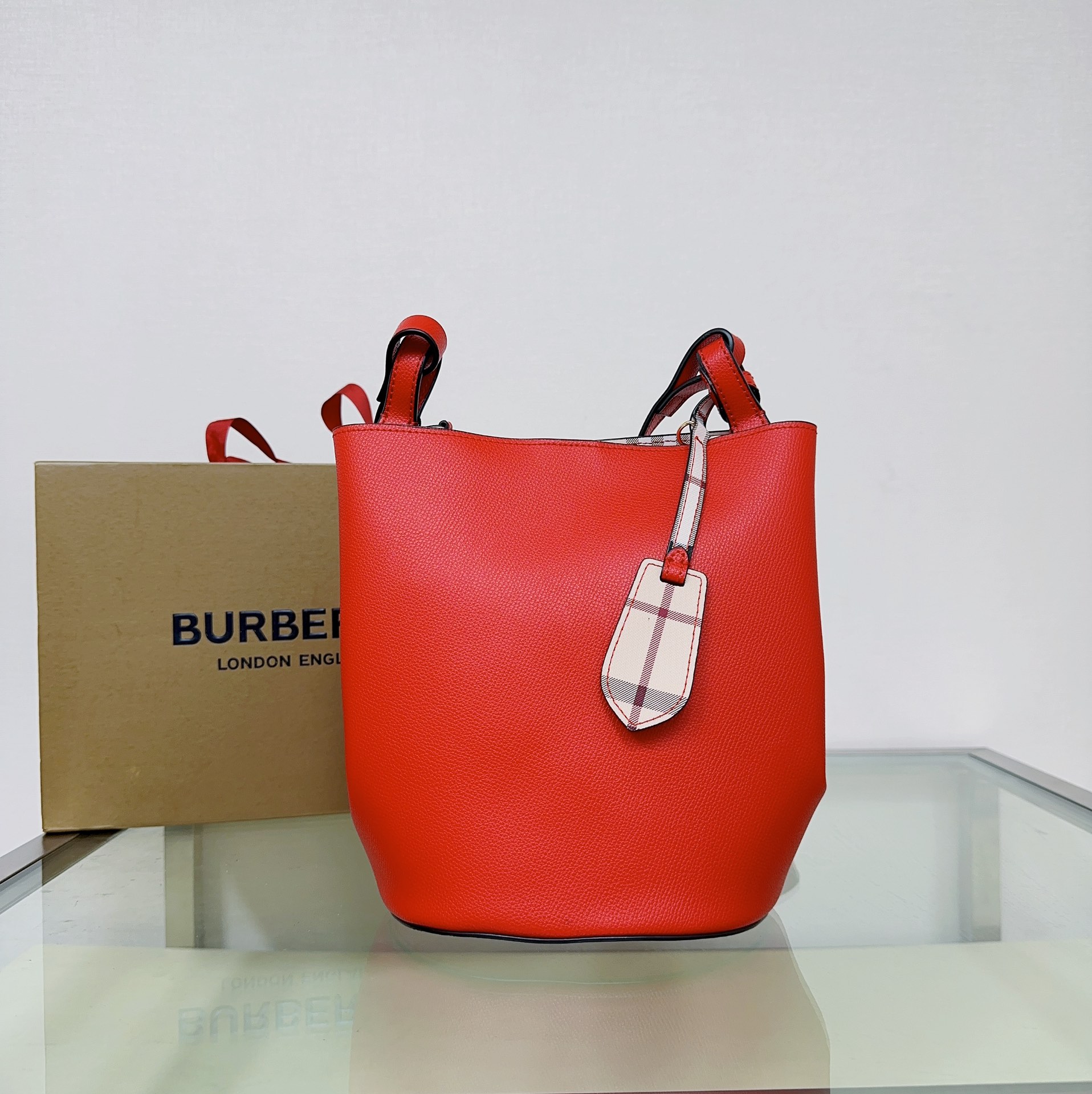 Burberry 158135 (8) 18.5 x 15 x 23.5cm