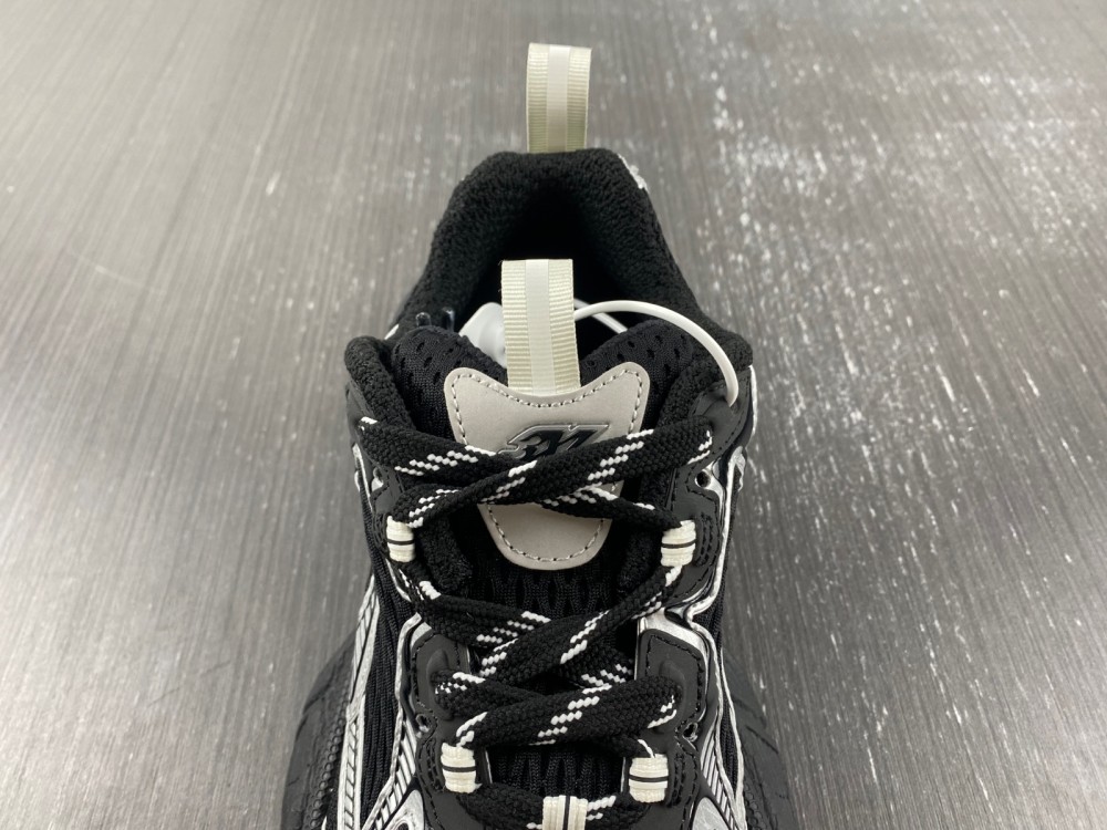 Balenciaga 十IAGA -PHANTOM SNEAKER W3RB5 0218