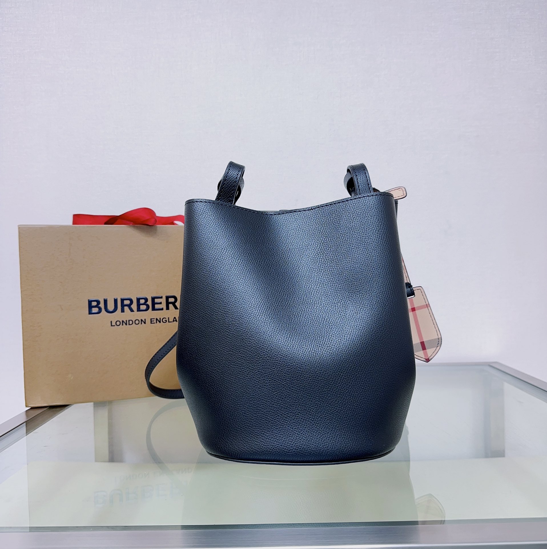Burberry 158135 (6) 18.5 x 15 x 23.5cm