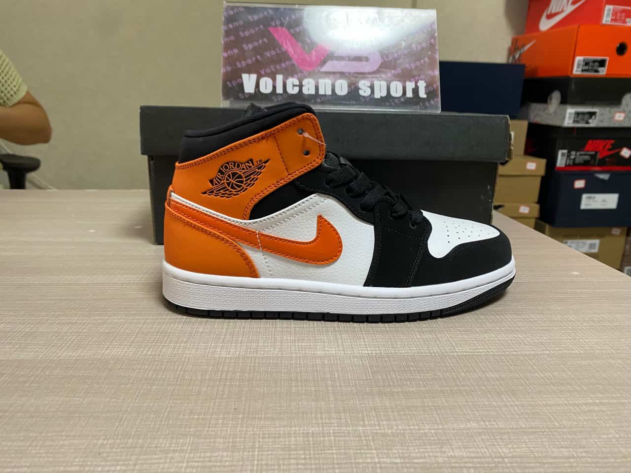 Jordan 1 Mid Shattered Backboard 554724-058