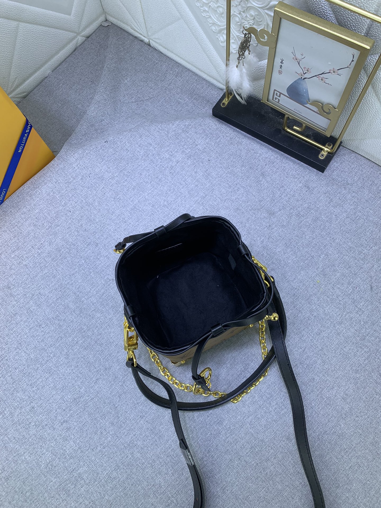 Louis Vuitton Online Only M83227(4) 11.5 x 11.5 x 11.5 cm
