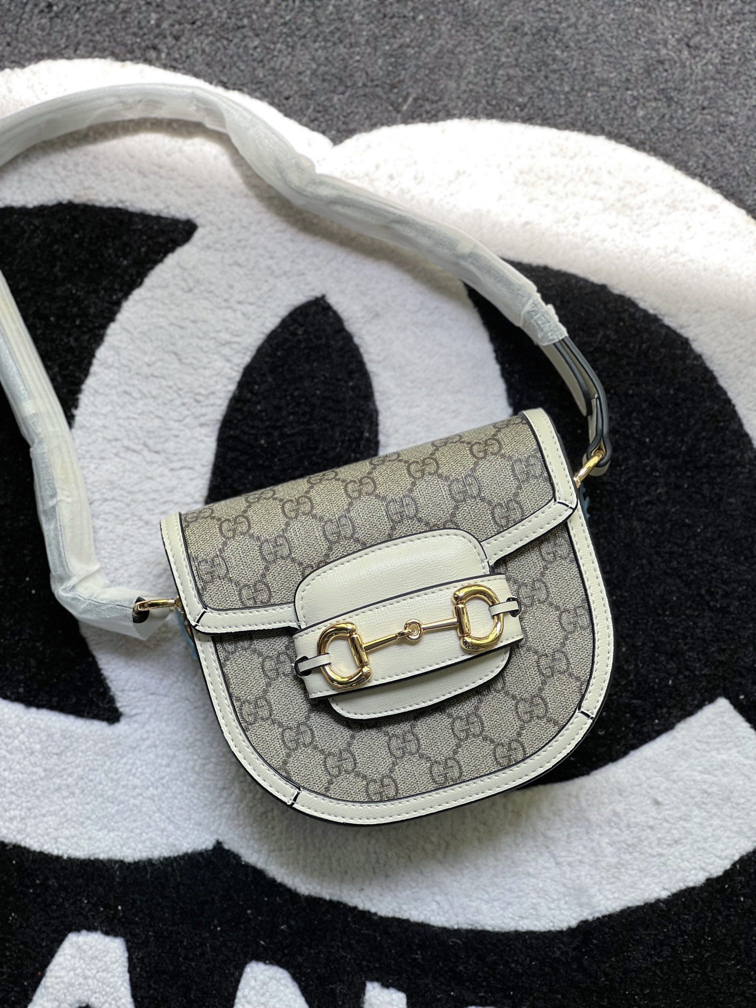 GUCCI 706191 18x17x6.5cm